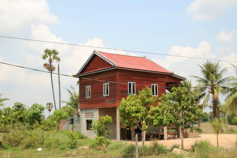 カンボジアの典型的な伝統建築高床式住居