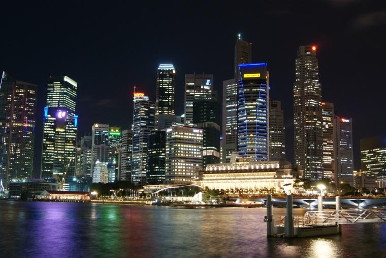 Singapore_Skyline_at_Night_with_Black_Sky.jpg