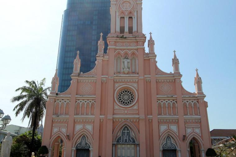 格式高いカトリック教会 ダナン大聖堂 ベトナム最新情報ブログ 現地在住ライターによるベトナムの記事