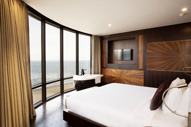 President-Suite-Beachfront-Bedroom-4-1400x933.jpg